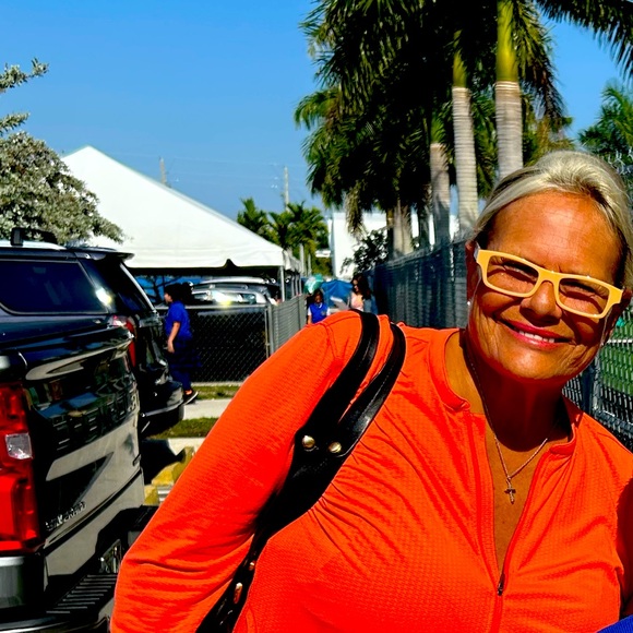 Meet your Posher, Maritza - Picture 1 of 2